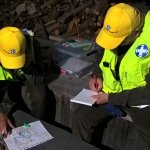 Vapepa-johtaja ja sihteeri päivittävät tilannetta (kuva: Mika Korppinen)