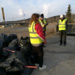 Palaveri onnistuneen tempauksen jälkeen. Kuva Päivi Tulla.